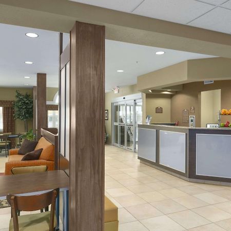Microtel Inn & Suites By Wyndham Майнот Екстериор снимка